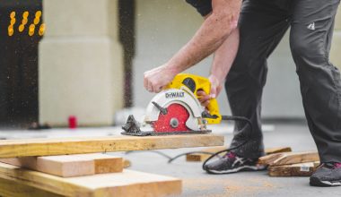 How to change a Miter Saw Blade