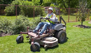 How to operate a zero turn mower