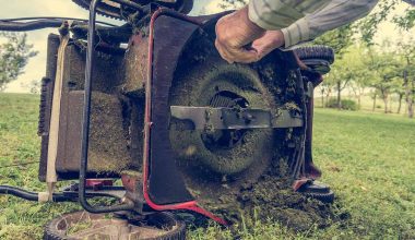 How to use a self propelled lawn mower