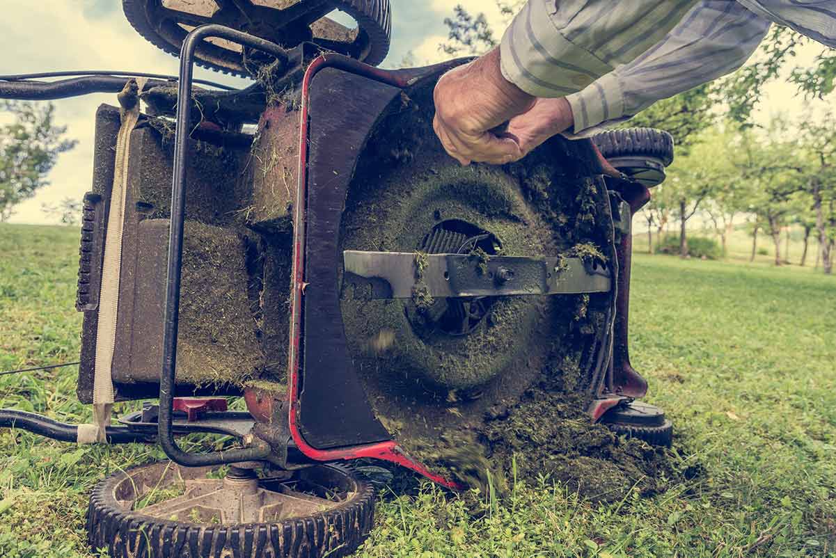 How to use a self propelled lawn mower