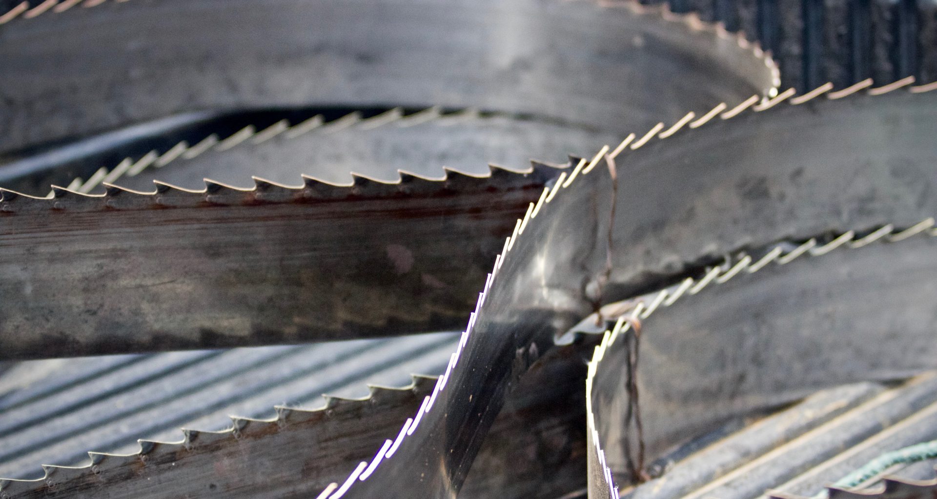 How to change a bandsaw blade