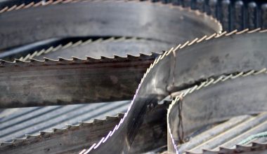 How to change a bandsaw blade